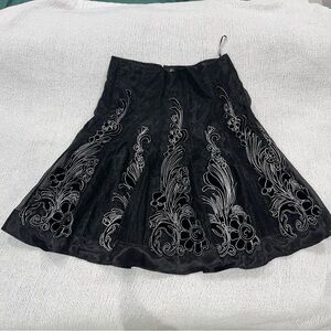 Veeca Women’s montage Elegant Black Floral Embroidered Skirt M NWT